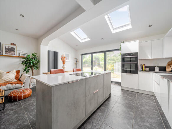 4 bed Semi-Detached for sale Image 6
