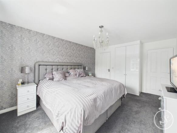 4 bed Detached for sale Image 10