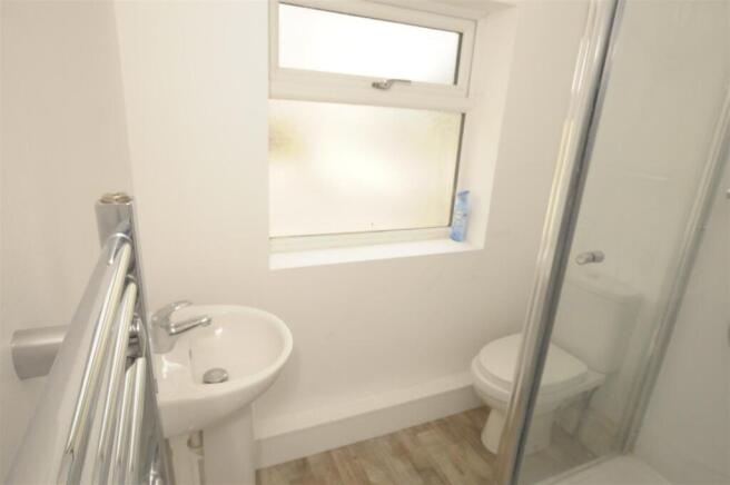 Bathroom (2).JPG
