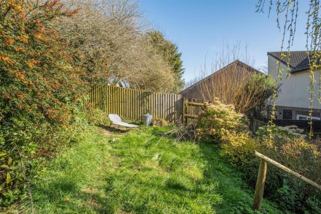 Barn Close Garden..jpg