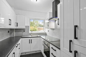 Flat 1, 89 Carshalton Lodge, Oatlands Drive, Weybridge KT13 9LJ