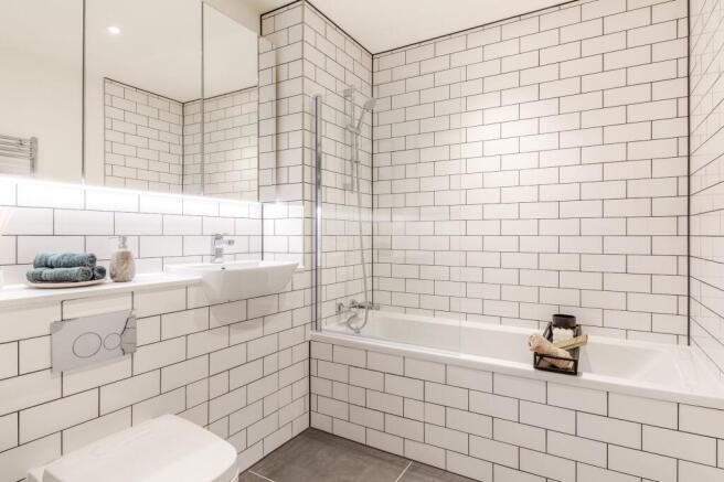 3 bed Apartment to rent Image 6