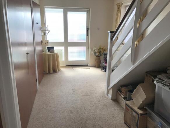 Spacious entrance ha