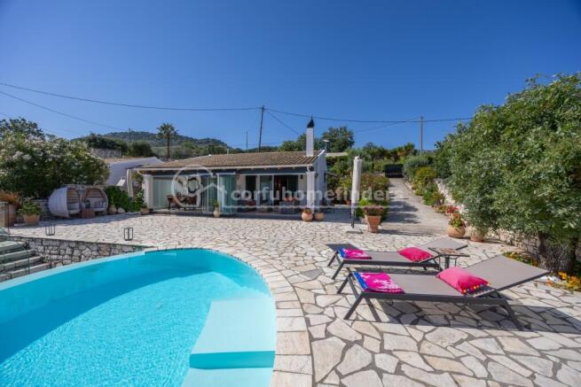 Pool to house