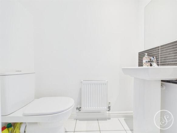 4 bed Detached for sale Image 9