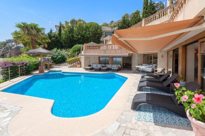 Pool Terrace (2)