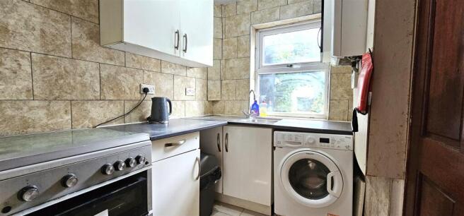 3 bed Terraced to rent Image 12
