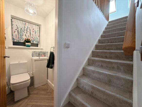 4 bed Semi-Detached for sale Image 9