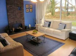SITTING ROOM 17' x 13'4