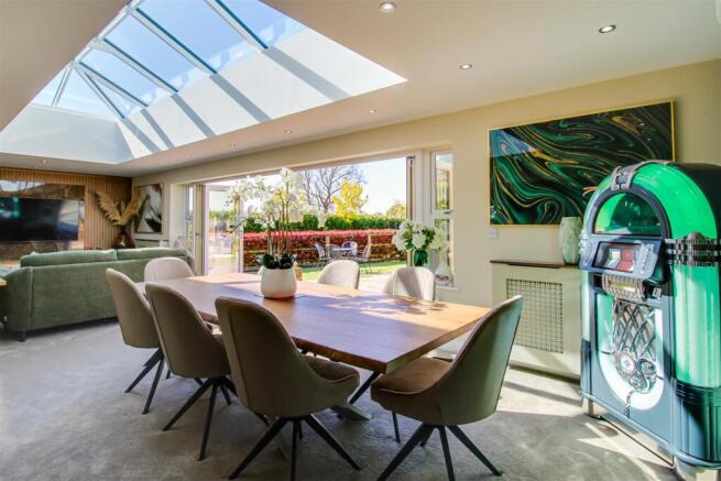 4 bed Detached for sale Image 7