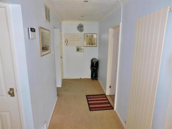 ENTRANCE HALL.JPG