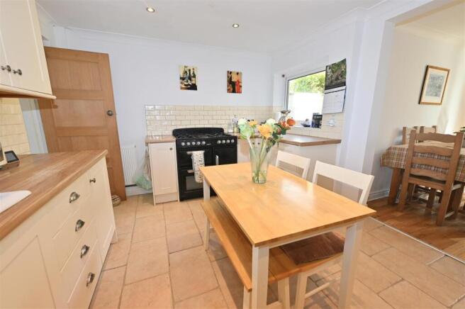 5 bed Semi-Detached for sale Image 7