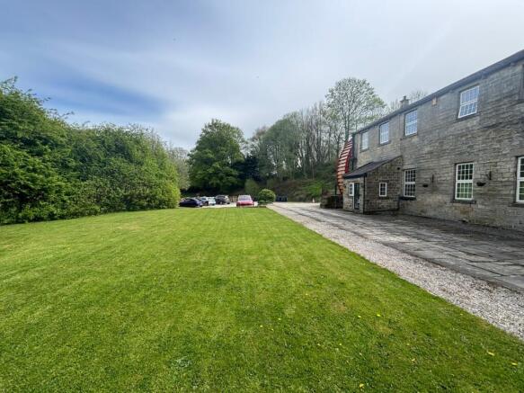 3 bed Flat to rent Image 10