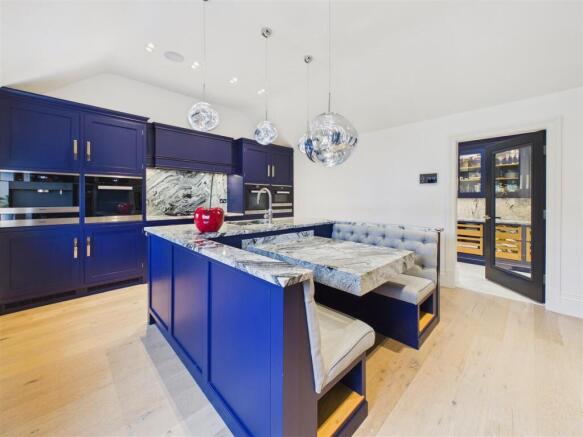 4 bed Detached for sale Image 10