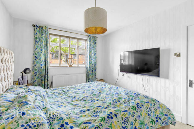 3 bed Semi-Detached Bungalow for sale Image 12