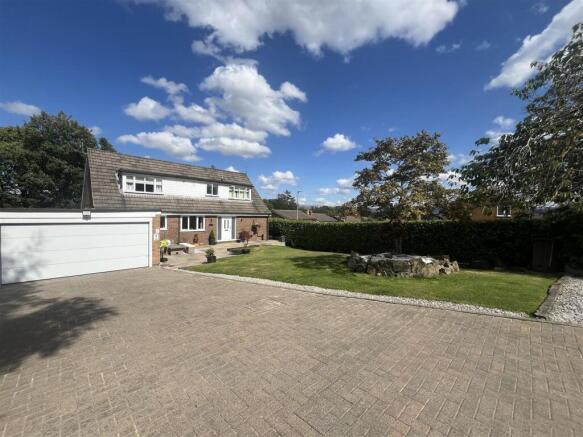 Gardens & Driveway