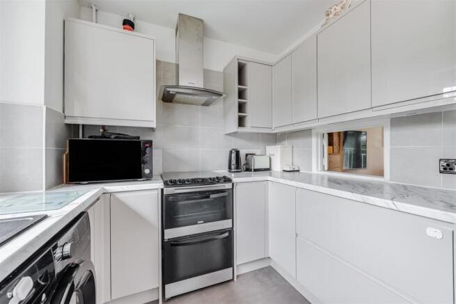 flat-courtlands-crescent-banstead-107.jpg