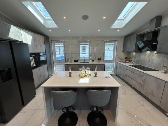 2-bed caravan on Sandy Bay, 
Canvey Island,
Essex, 
SS8 0DB, £405,000