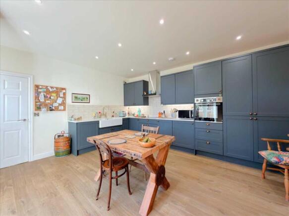 3 bed House for sale Image 9