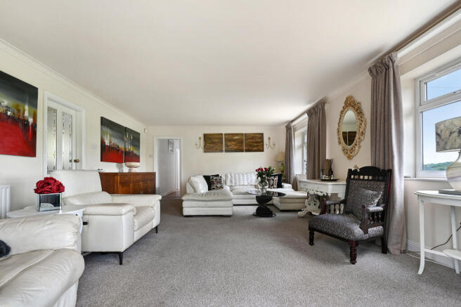 5 bed Detached for sale Image 6