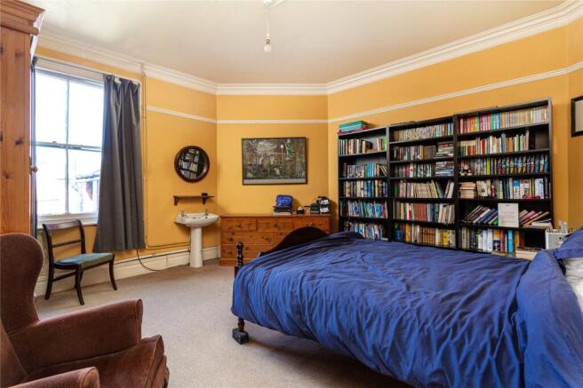 5 bed Semi-Detached for sale Image 10