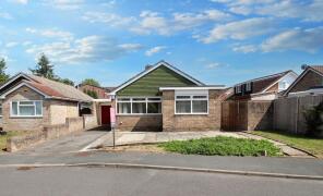 3, Dean Avenue, Bristol BS35 1JJ