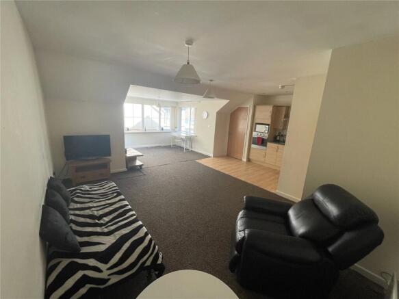 2 bed Apartment to rent Image 7