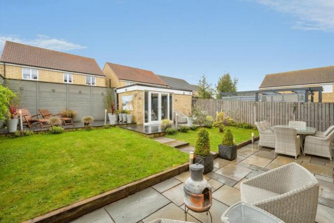 5 bed Detached for sale Image 6