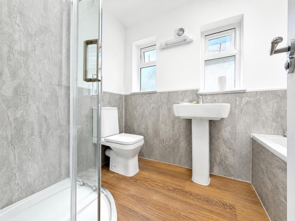 Family Bathroom/ WC