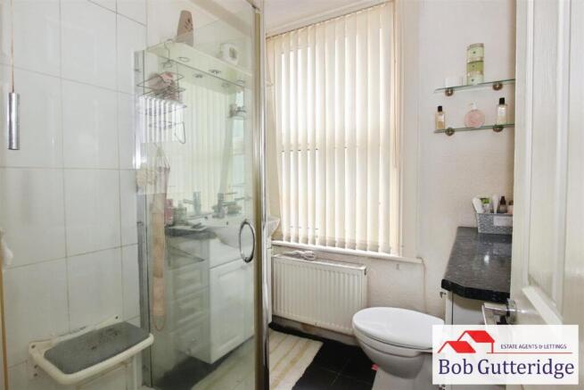 EN-SUITE SHOWER ROOM