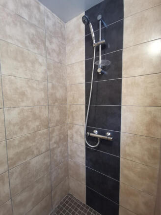 1 bed House Share to rent Image 7