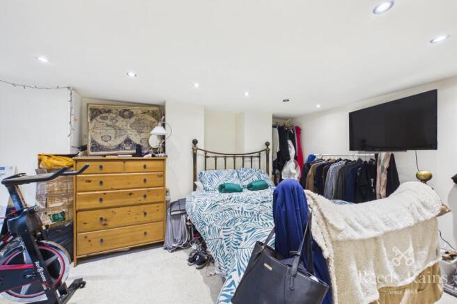5 bed Terraced for sale Image 11