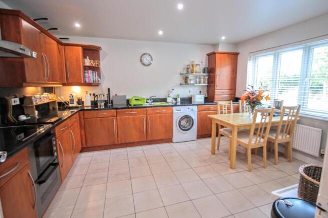 KITCHEN/BREAKFAST ROOM