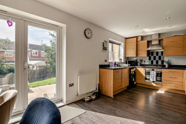 5 bed Detached for sale Image 5