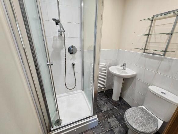 En-Suite to Bed 2
