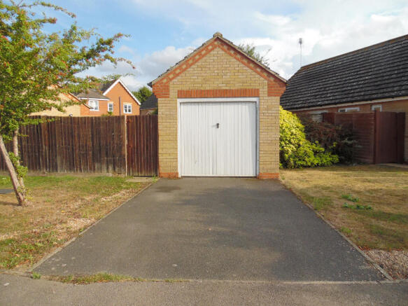 GARAGE & DRIVEWAY