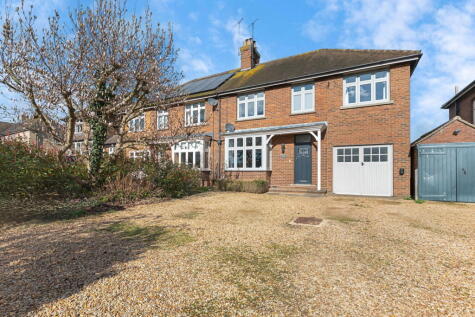 Casterton Road, Stamford, PE9