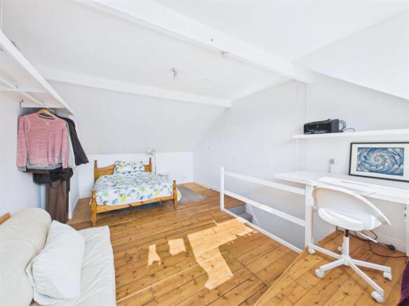 3 bed Terraced for sale Image 10