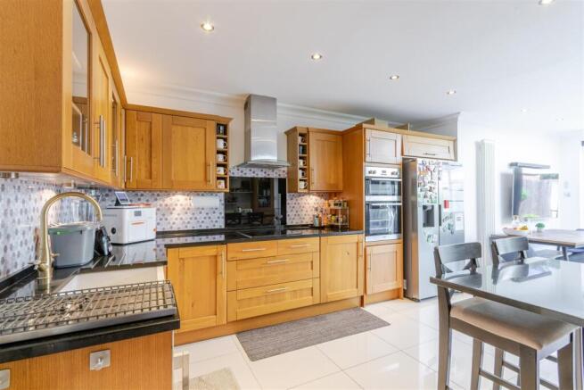 Kitchen 1.jpg