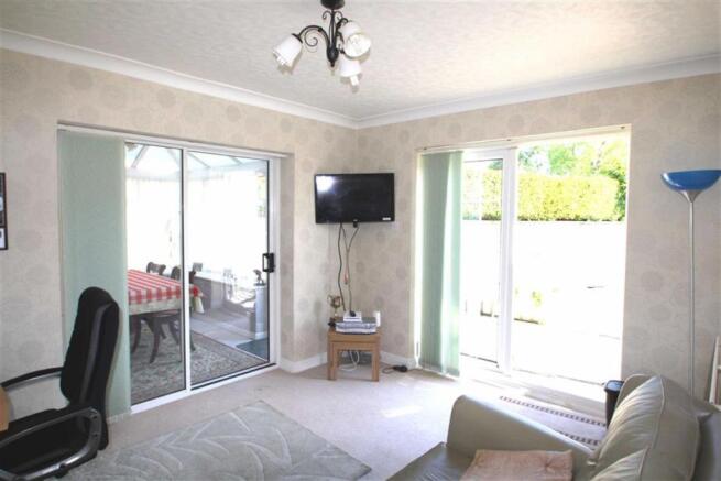 FAMILY ROOM/DINING R
