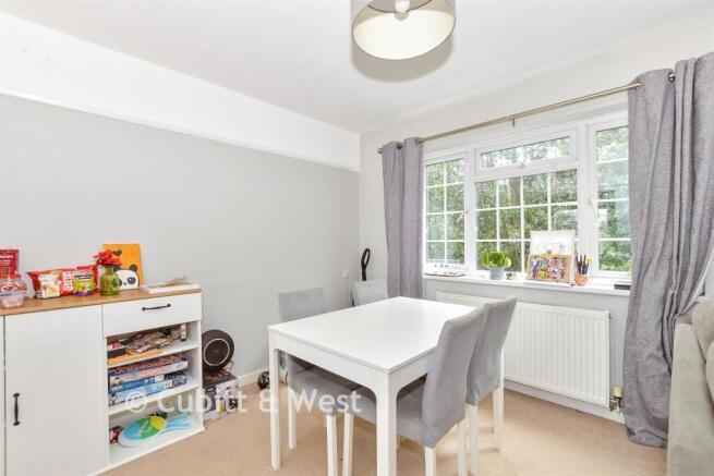 Lounge/ Dining Area