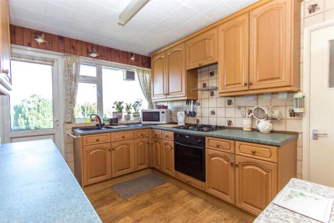 Kitchen 2.jpg