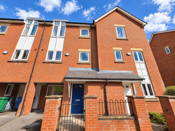 4 bedroom4 Bathroom Town House for rent