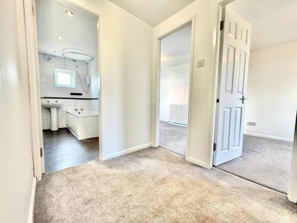 3 bed Terraced to rent Image 8