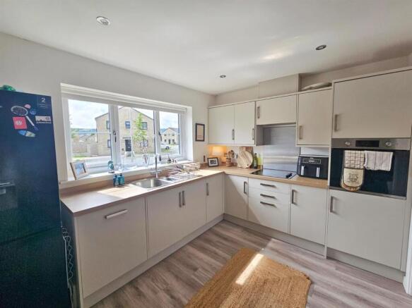 3 bed Semi-Detached for sale Image 4