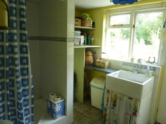 UTILITY/SHOWER ROOM