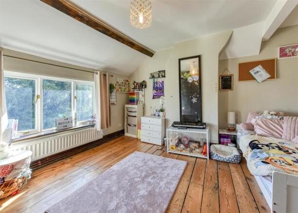 Elms Cottage-bed2.jpg