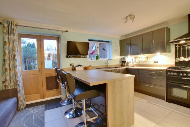 KITCHEN/BREAKFAST ROOM