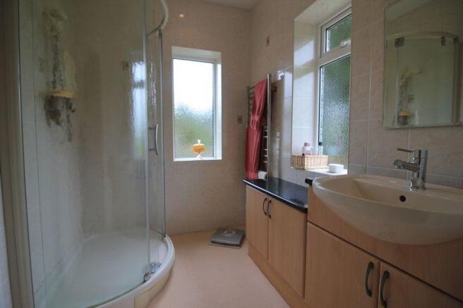 en suite showe...