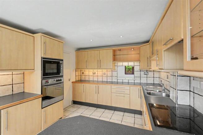 Kitchen_3.jpeg